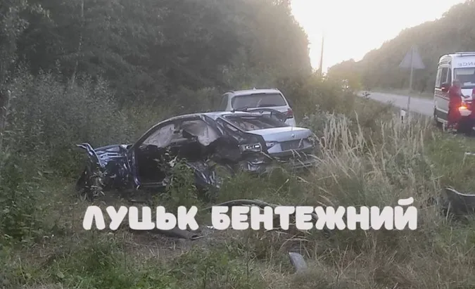 Під Луцьком – страшна аварія: «беха» влетіла в «шкоду» (фото)