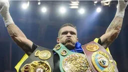 Усик нокаутував Белью та захистив пояси (відео)