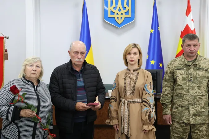 У Луцьку родинам загиблих Героїв вручили державні нагороди (фото)