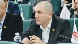 Депутат Яручик привітав школярів ЛПЗ  технікою