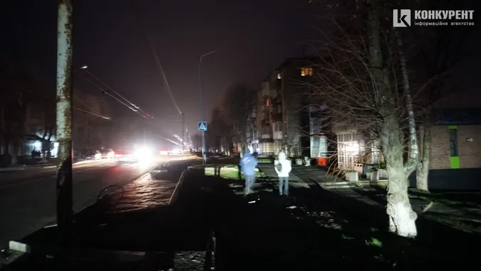 Черги на заправках та переповнені маршрутки: як виглядає Луцьк без світла (фото)