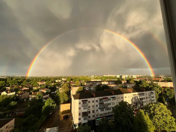 Над Луцьком після зливи засяяла подвійна веселка (фото)