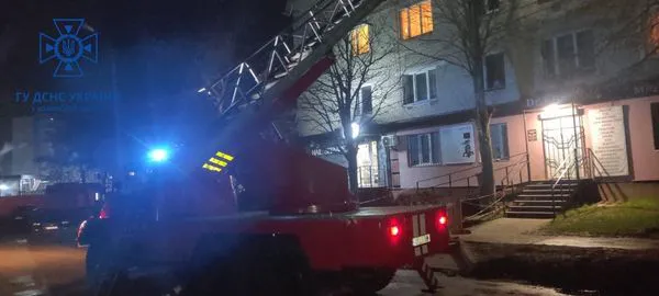 Півторарічна дитина залишилася сама: у Нововолинську випадково зачинилися двері (фото)