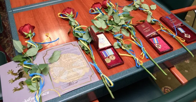 У Луцьку рідним військовослужбовців вручили їхні нагороди (фото)