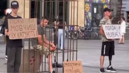 «Поки ти мовчиш, їх катують»: у центрі Луцька пройшла акція (відео)