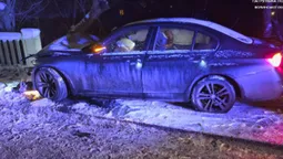 Влетів у бетонну огорожу: у Луцьку п'яний водій на BMW вчинив нічну ДТП (фото)