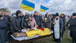 Назавжди 50: на Волині попрощалися із загиблим воїном Володимиром Омельчуком (фото)