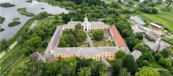 Старі мури, підземні ходи та привиди: які містичні таємниці приховує відомий замок на Волині (фото)
