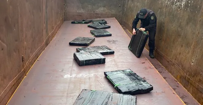 Вагон з «сюрпризом»: на Волині знайшли контрабанду в «товарняку» (відео)