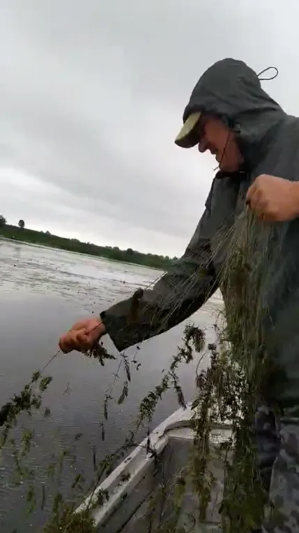На Хрінницькому водосховищі вилучили 800 метрів сіток (фото)