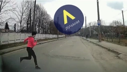У Луцьку жінка кинулася під колеса авто (відео)