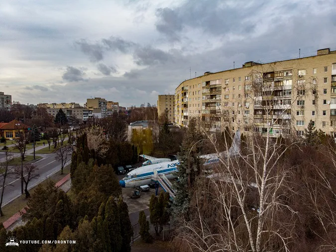 Пасажирський літак посеред спального району – не дивина для лучан (фото)