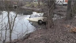 У Рожищі рятувальники витягнули з водойми "жигуль" (фото)