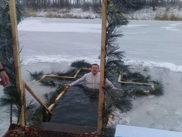 Хто з відомих волинян скупався в ополонці на Водохреще (фото)