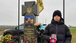 Йому назавжди 34: посмертну відзнаку командира «Азову» Дмитра Матвієвського отримав його син