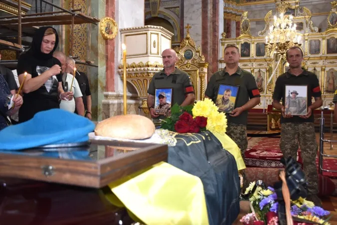 У Луцьку попрощалися із захисниками Вадимом Чвирем, Альбертом Свіцею та Павлом Корчуком (фото)