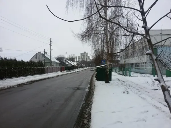 У Луцьку контейнер для сміття став проблемою для водіїв (фото)