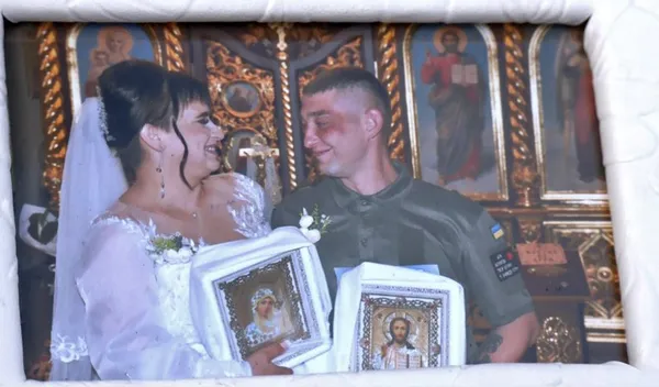 Фотосесія у формі чоловіка: вдова кулеметника з Волині Івана Зелінського поділилася спогадами про коханого (фото)