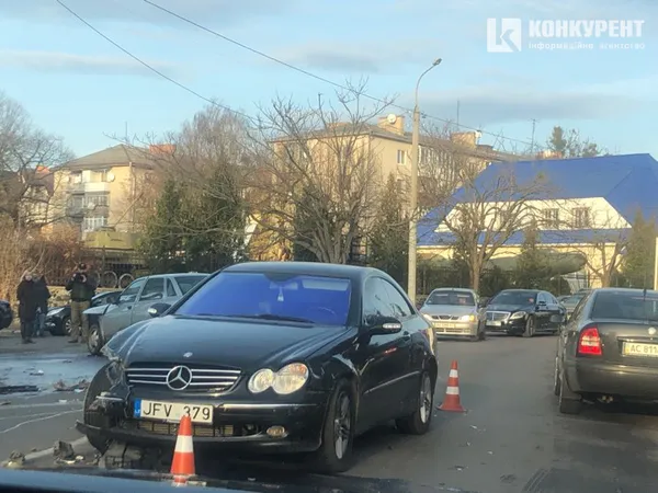 У Луцьку на Шопена – аварія: шукають очевидців (фото, оновлено)