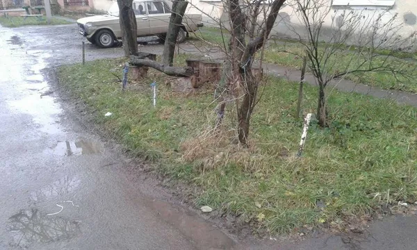 У луцьких дворах знесли обмежувачі руху (фото)