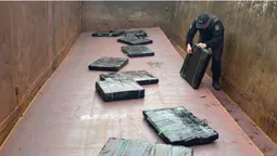 Вагон з «сюрпризом»: на Волині знайшли контрабанду в «товарняку» (відео)