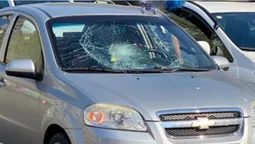 Проїхав на червоний: у Нововолинську автівка знесла велосипедиста (відео)