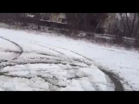 На футбольному полі «Волині» невідомі влаштували автогонки (фото, відео)