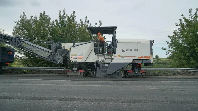 Почали ремонт автотраси біля Луцька: рух транспорту обмежений (фото)