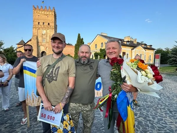Повернувся додому через 4 роки полону: у Луцьку зустріли воїна Олександра Пришка (фото)