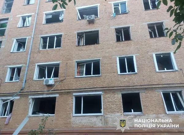 ⚡️У Прилуках рф ракетою вдарила по 5-поверховому житловому будинку