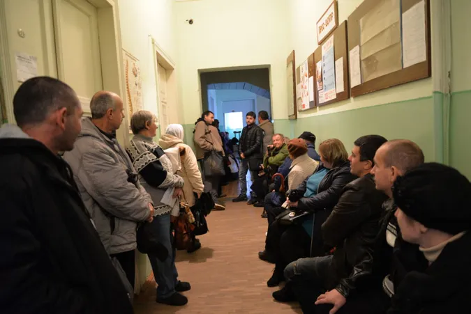 Волиняни, щоб потрапити до вузькопрофільних лікарів, займають чергу з ночі