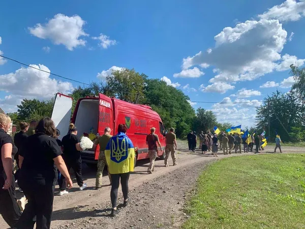 Три роки чекали на повернення: на Волині попрощалися з воїном Миколою Фоміним (фото)