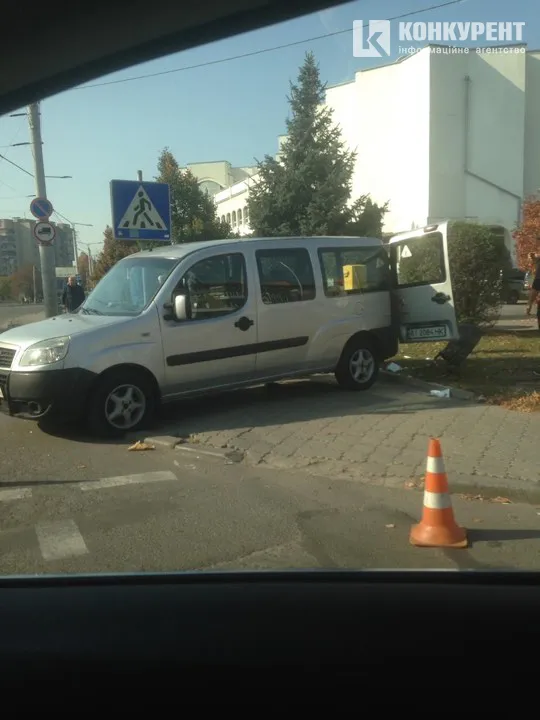 На Київському майдані у Луцьку зіткнулися два автомобілі