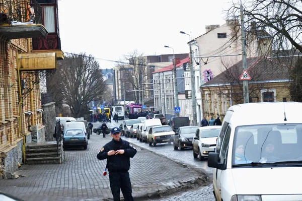 Незвичний напрямок руху авто для цієї вулиці