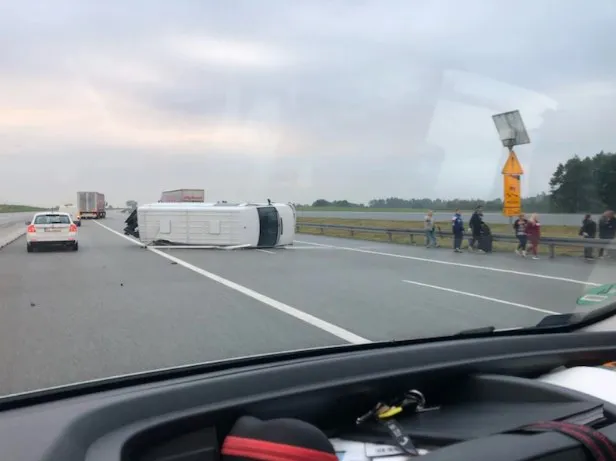 У Польщі на трасі перевернулися два українські автобуси (фото)