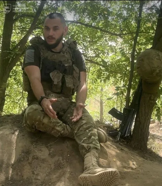 Воїн волинської бригади читає сину гуморески з передової (фото)