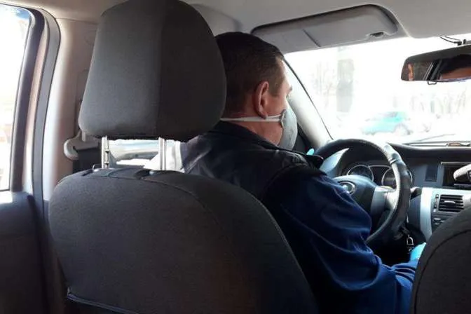 Власне авто, в якому не більше ніж п’ять осіб: як пересуватися «червоними» зонами