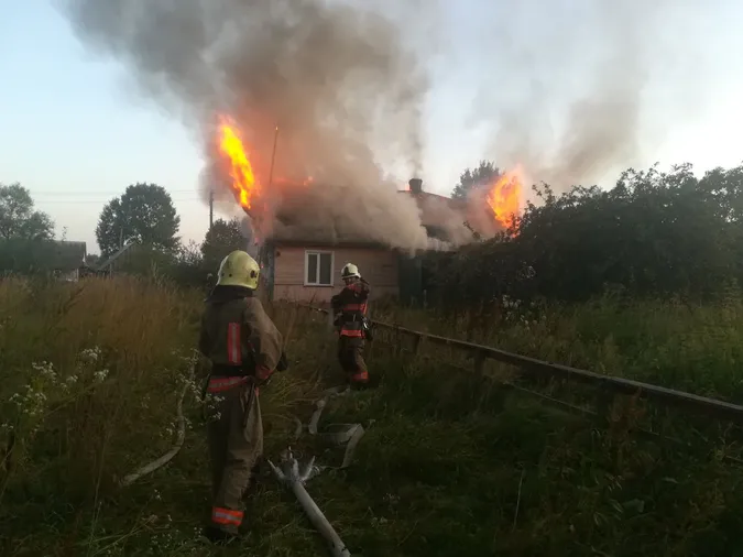 На Волині під ранок палав житловий будинок – гасили дві години (фото)