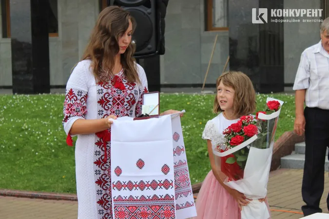 У Луцьку спортсменам з інвалідністю урочисто вручили мікроавтобус (фото)