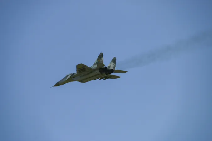 Як на Волині винищувачі в небі «атакують» противників (фото)