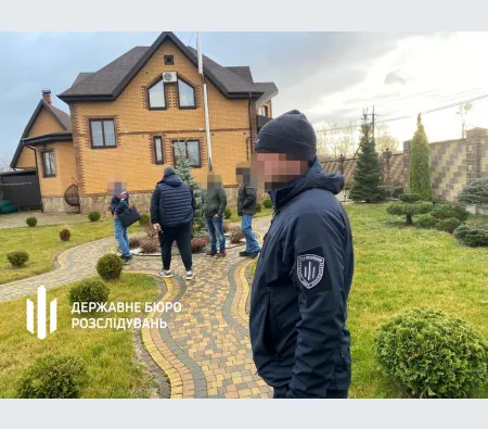 Елітні авто, коштовності, земля: депутат обласної ради незаконно збагатився на мільйони доларів (фото, відео)