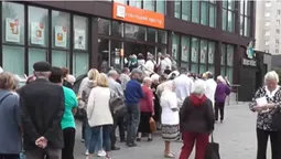 Під «Волиньгаз збутом» зібрався натовп пенсіонерів: чому (відео)