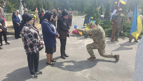 Рік вважався зниклим безвісти: на Волині попрощалися з воїном Миколою Максимчуком (фото)