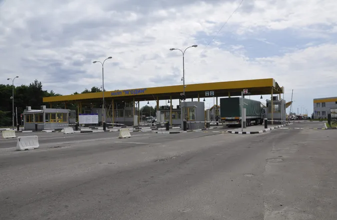В «Ягодині» тимчасово не оформлюватимуть автомобілі