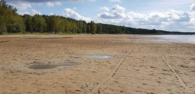 Літо закінчилося, а Світязь досі міліє (фото)