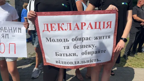 «Батьки, обирайте відповідальність»: у Шацьку закликали не садити дітей на мотоцикли (фото, відео)