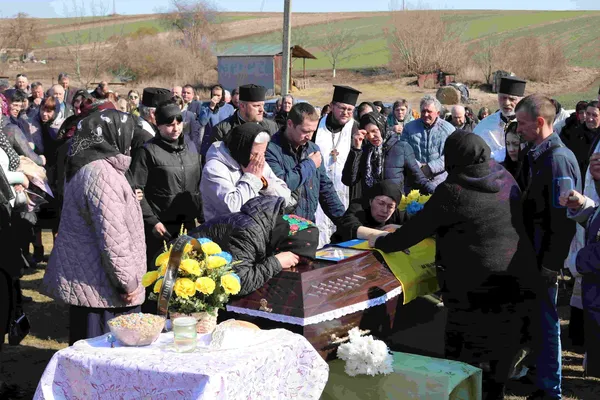 Сам виховував сина: Волинь попрощалася з воїном Іваном Шваївським (фото)