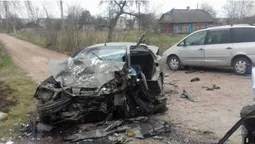 Смертельна аварія на Волині: зіткнулися пасажирський бус і легковик (фото, оновлено)