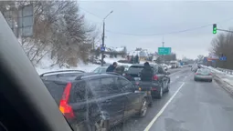 На вулиці Набережній у Луцьку – аварія (фото, відео)