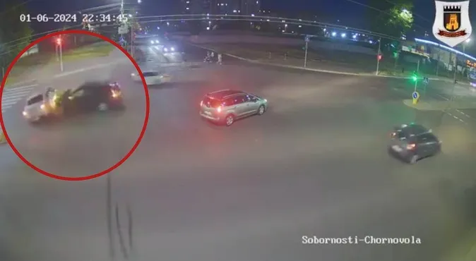 У Луцьку Peugeot не пропустило Volvo: момент ДТП потрапив на камери (відео)